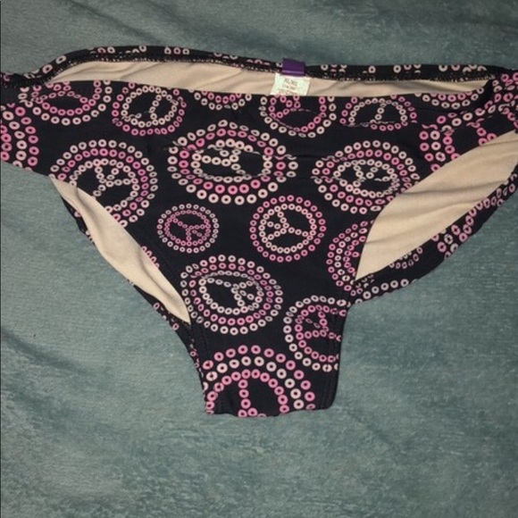 Black and Pink bikini bottoms - Picture 1 of 3
